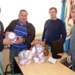 El Municipio entregó pelotas al fútbol femenino de El Expreso