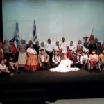 RECEPCIÓN – Almada recibió a los abanderados de los grupos internacionales, escultores y artistas plásticos