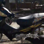 Le roban la moto aparcada frente a su casa