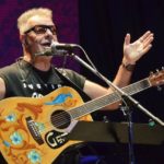 HOY – León Giecco entre charlas, poemas y canciones se presenta en las “Culturas”