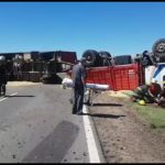 VIDEO – Así quedó el camión que volcó en Ruta 13