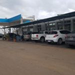 OTRA VEZ – Estacionaron en la GNC para tomar un café y les robaron una mochila del auto