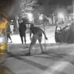 LAS PAREJAS – En medio de una violenta gresca agredieron a un policia