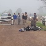Chocó el portón de Las Taperitas con su moto