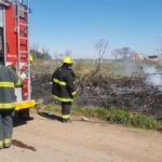 BOMBEROS – Ardieron rastrojos en un campo al este de la ciudad