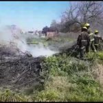 VIDEO – Incendio en un terreno cerca del Canal 12 de octubre