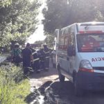 Perdió el control y se incrustó contra un árbol