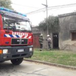 BOMBEROS – Ardieron unas cañas en medio de una manzana