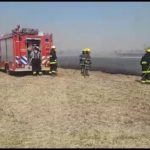 VIDEO – Incendio en la ex ILPA se prolonga hasta campo aledaño