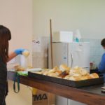 El Frente de mujeres y el Municipio entregan la merienda en el SUM