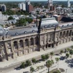 La provincia ofrecería un bono o una suma fija de incremento salarial
