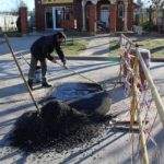 El Municipio ejecuta un plan de bacheo y recuperación de calles de asfalto