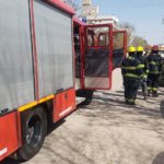 Accidente con una grúa frente a la Comisaría