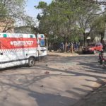 Fuerte accidente entre un auto y una moto