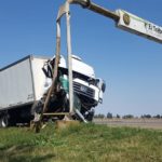 Perdió el control, y embistió con violencia el arco de «Bienvenidos»