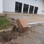 Fuerte accidente entre una moto y un auto en la noche del jueves