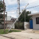 TORMENTA – El Municipio gestionó el reacondicionamiento de postes