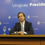 Uruguay busca limitar el derecho de reunión por dos meses ante el avance del coronavirus