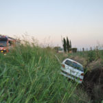 Un auto terminó en la cuneta, tras despistar en Ruta 13