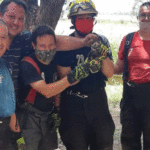 Bomberos rescatan un «minino» de un desagüe