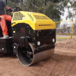 El Municipio adquirió un “rodillo compactador” y una “máquina de señalización vial”