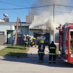 Rápido accionar de bomberos, evita un incendio mayor en una vivienda