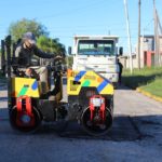 BACHEO – El municipio continúa con las obras en las calles de la ciudad