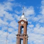 INCLINADA HACIA EL ESTE – Piden presupuestos para reparar la base de la cruz en la cúpula de la iglesia