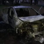 LAS ROSAS – Una mujer fue demorada por el incendio de un auto