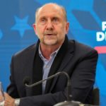 NUEVO DNU – Amplían horarios de comercios, vuelve al público a las canchas y reuniones de hasta 20 personas