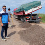 LOS CARDOS – Colocan el ripio en el camino al cementerio