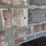Roban varias placas de bronce de Plaza San Martín