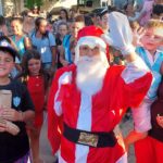 Papá Noel pasó por cada barrio, lleno de regalos y dándole alegría a los niños