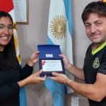 La intendente Natalia Sanchez reconoció al bombero Lucas Gómez