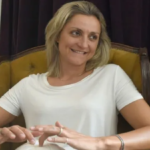 HOY – Imperdible charla con Carolina Costragrande en el ciclo “Primera Fila”