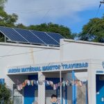 MANITOS TRAVIESAS – Se conectaron los paneles solares y se repararon techos