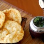 PARA LA CRUZ – La iglesia vende torta fritas para el 9 de Julio