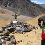 Luis Alberto García trae la bandera de El Trébol que hizo flamear en la cordillera