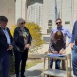 Berra en la entrega de fondos al SAMCo de Sastre