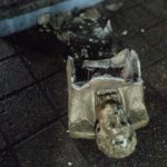 HECHOS VANDALICOS EN LOS CARDOS – Destrozan el busto de un prócer que da nombre a la plaza central