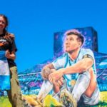 Son muralistas, pintaron la casa natal de Lionel Messi y sueñan con conocerlo