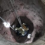 Exitoso rescate de un porcino que cayó 10 metros en un aljibe