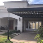 Estaban por robar y la propietaria llegó y los sorprendió adentro de la vivienda