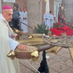 EL TREBOL – Monseñor Fenoy bendijo la flamante cruz que reemplazará a la que derrumbó la tormenta en 2022