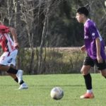 Santiago Isleños, jugador del «Verde», realiza una gira internacional en Montevideo