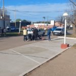 Accidente en la vía pública entre una bicicleta y una camioneta