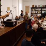 CHARLAS DE BOLICHE – Estupenda degustación de cervezas con la fábrica “Atilio”