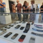 El Museo Municipal inauguró otra muestra propia sobre la historia de los celulares en Argentina