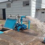 ATENCIÓN – Utilizar el suministro de agua solo para tareas vitales