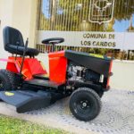 LOS CARDOS – La comuna adquirió un tractor para agilizar el corte de césped en los espacios verdes